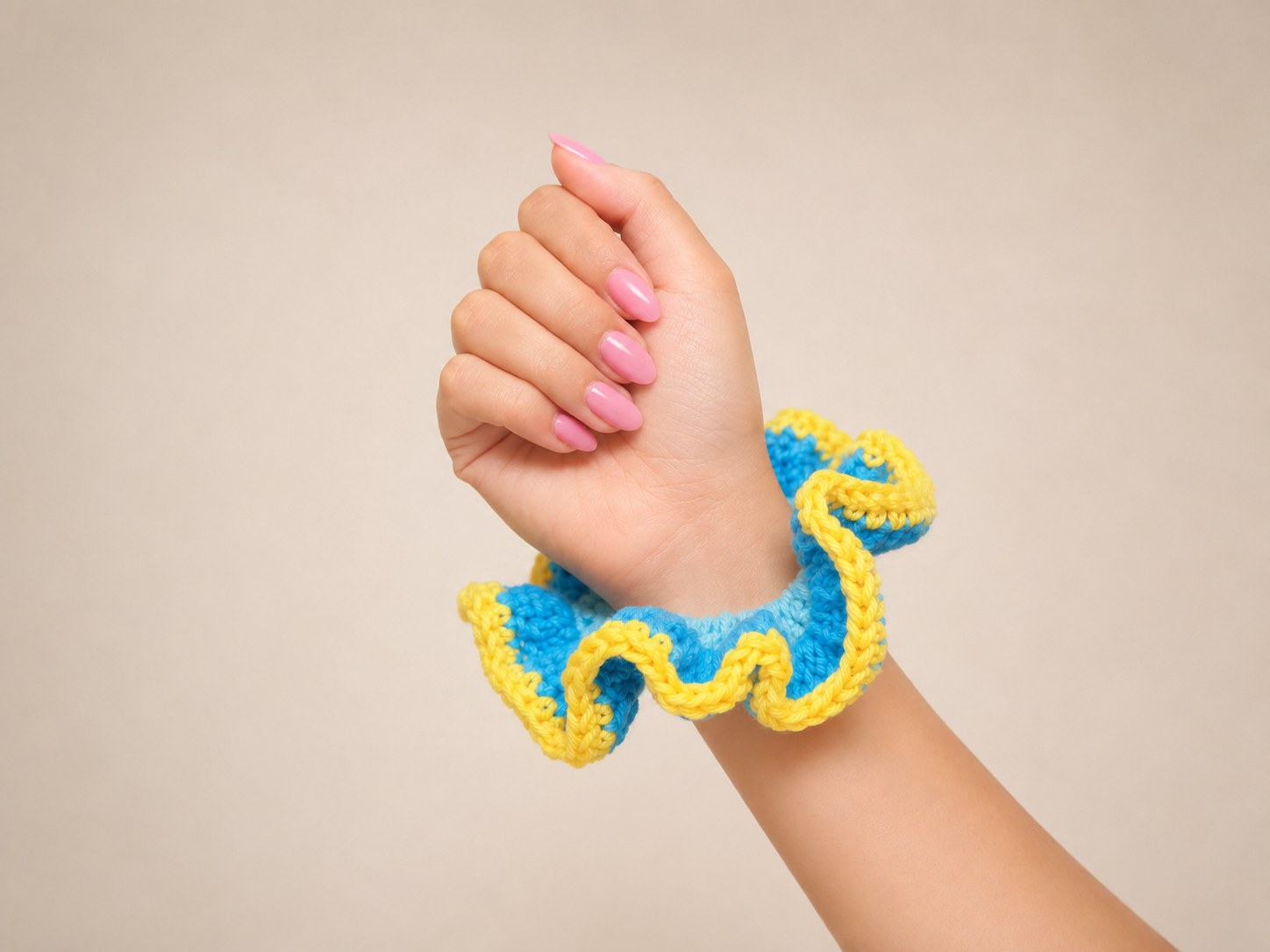 Daisy Splash Scrunchie